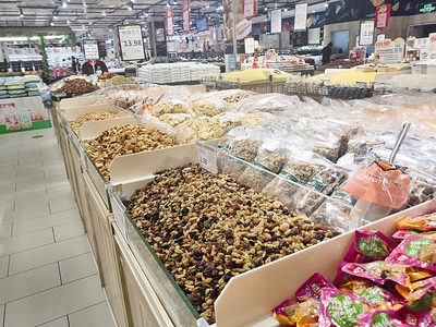 散装食品裸售存在隐患，开放式管理需加强监管